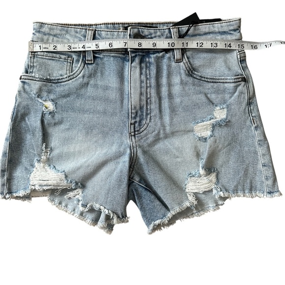 Kut from the Kloth High Rise Jane Long Short, size 2 - Picture 3 of 5